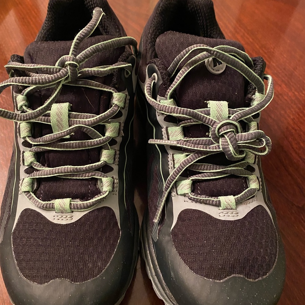 Merell sneakers new without box size woman size 5 kids 3Y